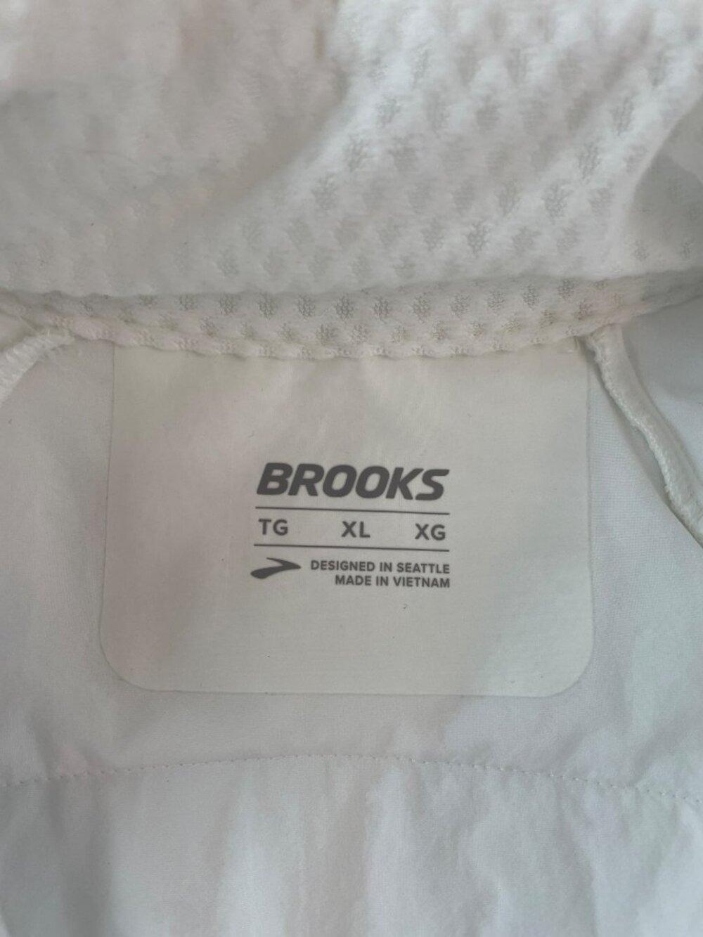 Brooks Shield Hybrid Vest 3.0 White Insulated Full-Zip Wmn's Sz XL MSRP$120 WNT - Picture 9 of 11